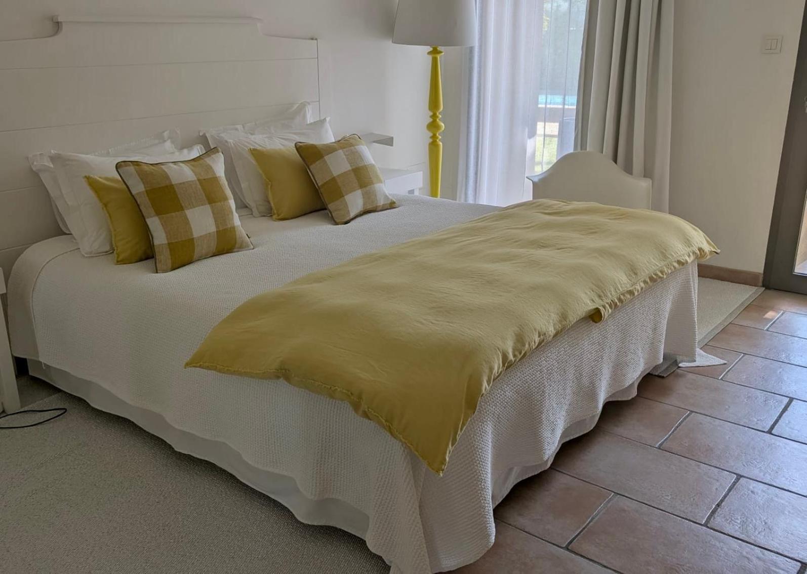 Le Relais D'Angelique Panzió Lunel  Kültér fotó